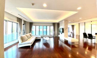 For rent 3 bedrooms condo in Pathum Wan, Bangkok
