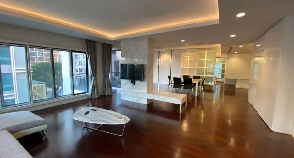 For rent 3 bedrooms condo in Pathum Wan, Bangkok