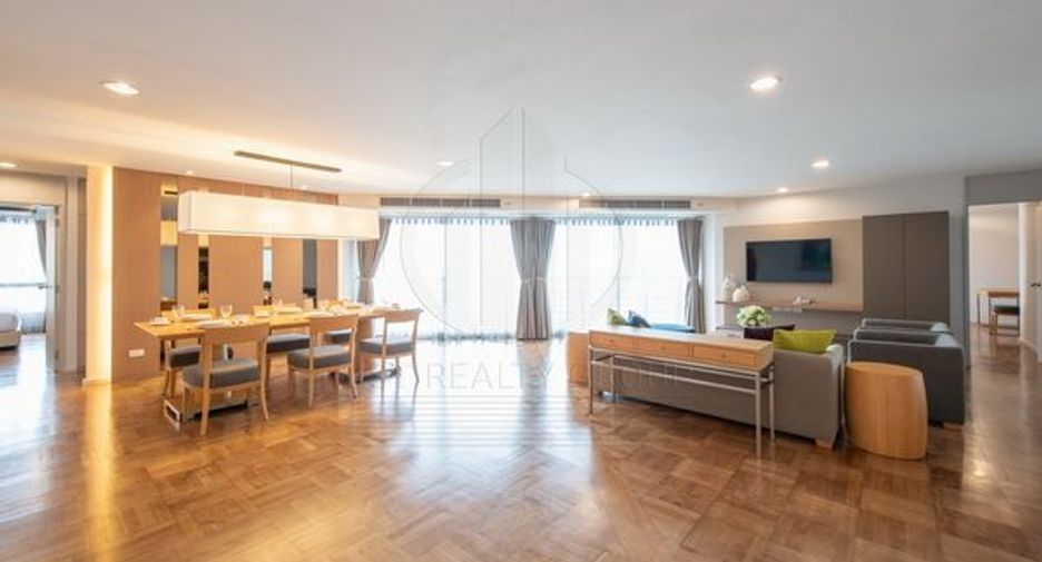 À louer 3 chambres condo à Yan Nawa, Bangkok