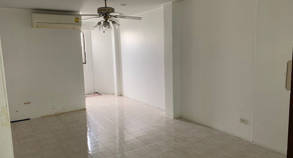 Casa en venta de 7 habitaciones en Bang Lamung, Chonburi