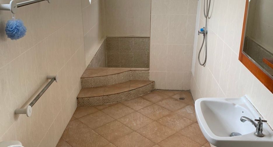 Casa en venta de 7 habitaciones en Bang Lamung, Chonburi