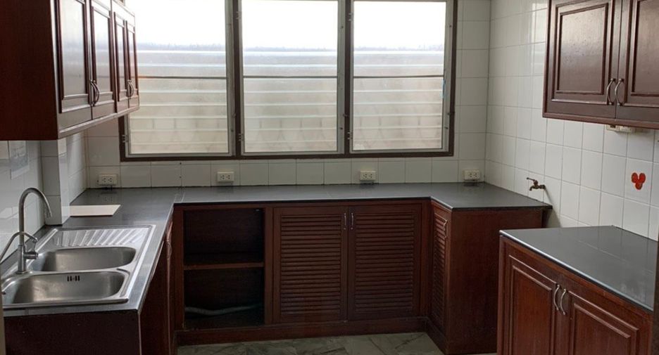 Casa en venta de 7 habitaciones en Bang Lamung, Chonburi
