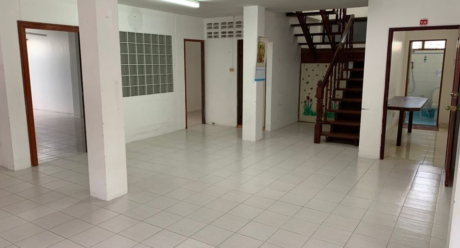 Casa en venta de 7 habitaciones en Bang Lamung, Chonburi