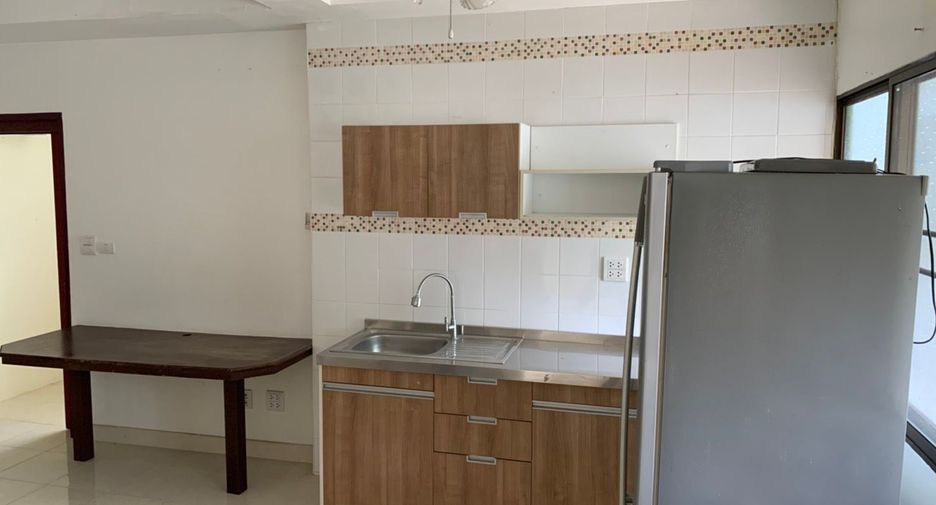 Casa en venta de 7 habitaciones en Bang Lamung, Chonburi