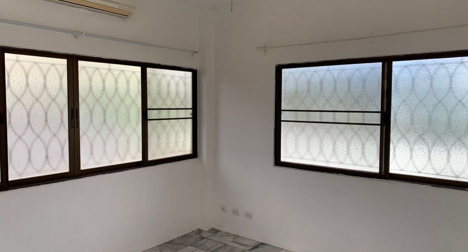 Casa en venta de 7 habitaciones en Bang Lamung, Chonburi