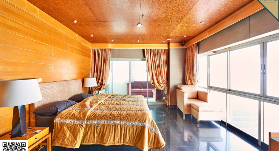 For sale 4 bedrooms condo in Sathon, Bangkok