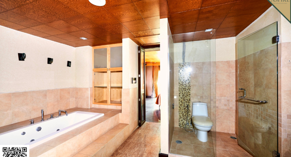 For sale 4 bedrooms condo in Sathon, Bangkok