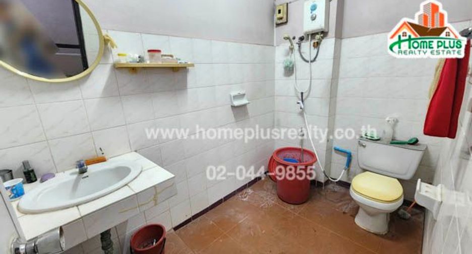 For sale 4 bedrooms retail Space in Bangkok Yai, Bangkok
