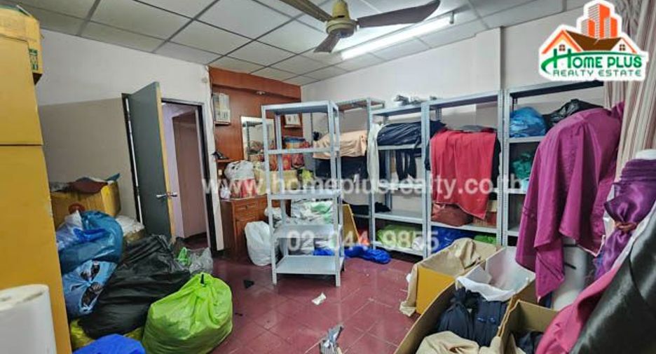 For sale 4 bedrooms retail Space in Bangkok Yai, Bangkok