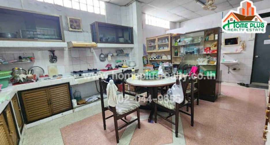 For sale 4 bedrooms retail Space in Bangkok Yai, Bangkok