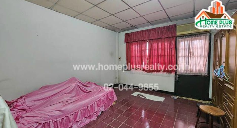 For sale 4 bedrooms retail Space in Bangkok Yai, Bangkok