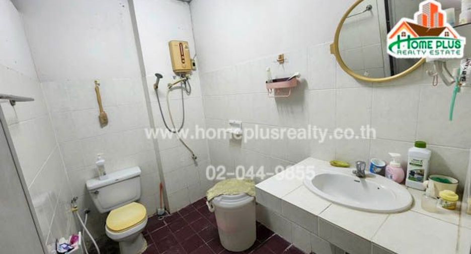 For sale 4 bedrooms retail Space in Bangkok Yai, Bangkok