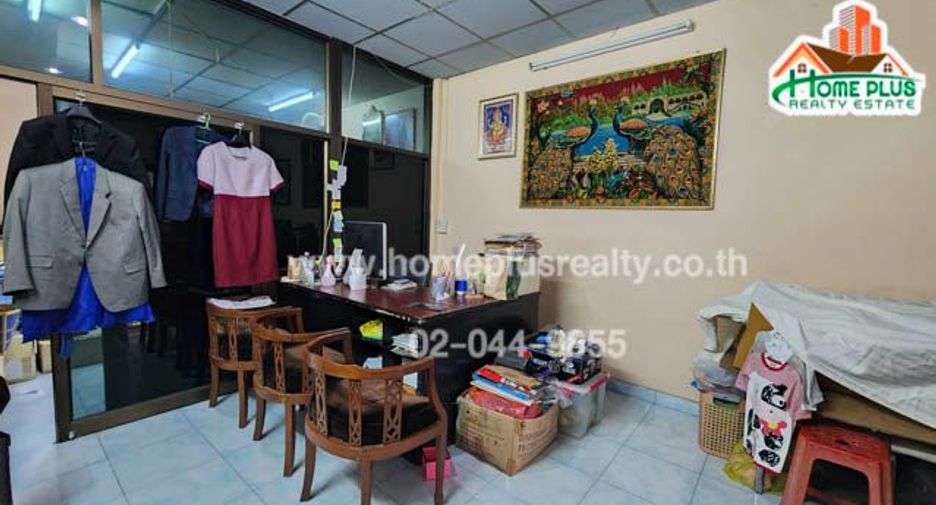 For sale 4 bedrooms retail Space in Bangkok Yai, Bangkok