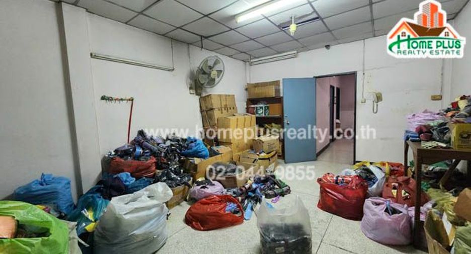 For sale 4 bedrooms retail Space in Bangkok Yai, Bangkok