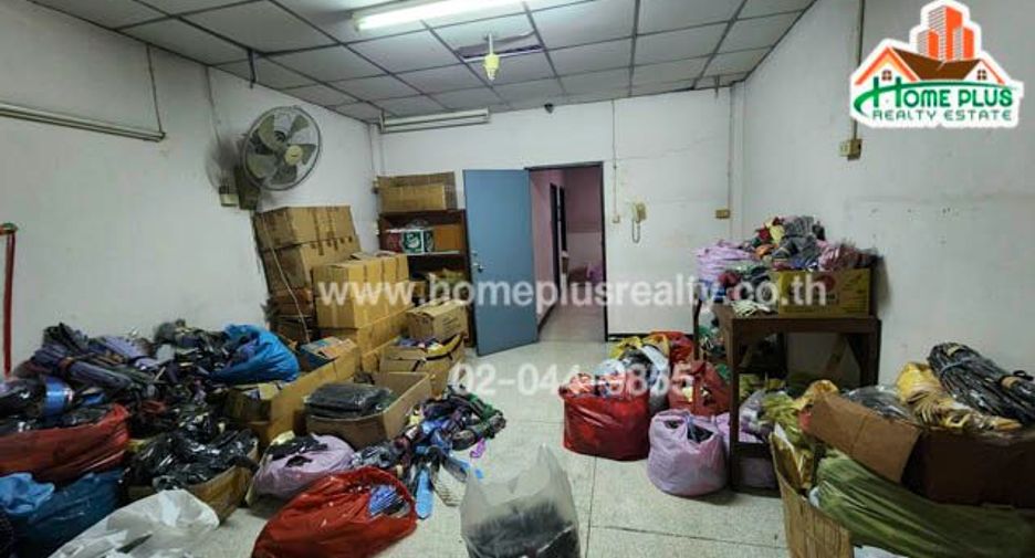 For sale 4 bedrooms retail Space in Bangkok Yai, Bangkok
