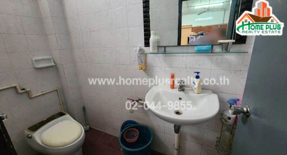 For sale 4 bedrooms retail Space in Bangkok Yai, Bangkok