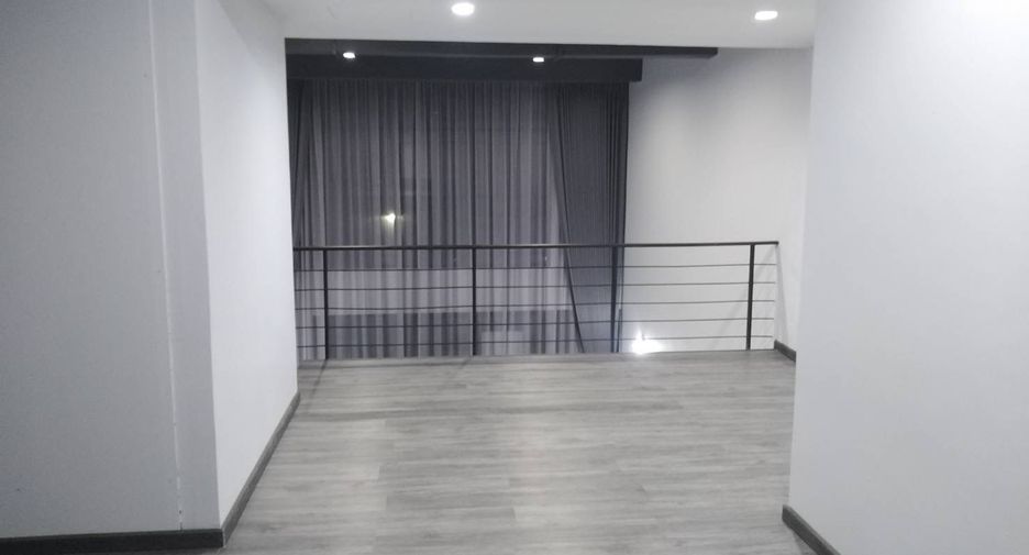 For rent そして for sale 2 Beds office in Phra Khanong, Bangkok