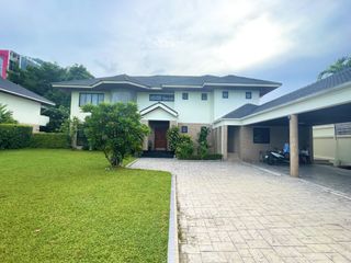 For rent 5 bedrooms house in Watthana, Bangkok