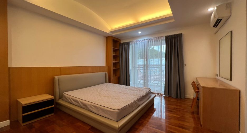 For rent 5 bedrooms house in Watthana, Bangkok