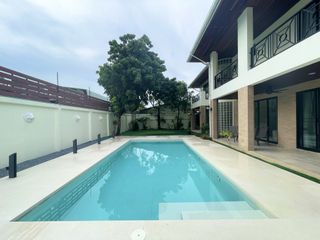 For rent 5 bedrooms house in Watthana, Bangkok