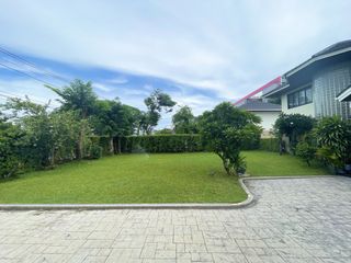 For rent 5 bedrooms house in Watthana, Bangkok