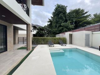 For rent 5 bedrooms house in Watthana, Bangkok
