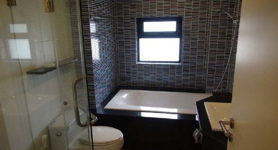 For rent 3 bedrooms condo in Sathon, Bangkok