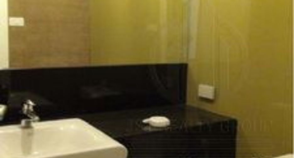 For rent 3 bedrooms condo in Sathon, Bangkok