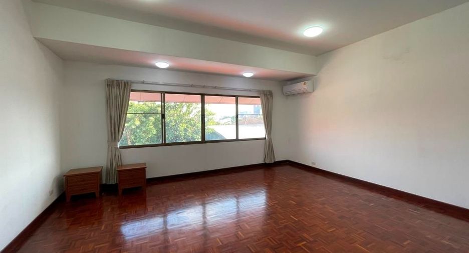For rent 3 Beds townhouse in Ratchathewi, Bangkok
