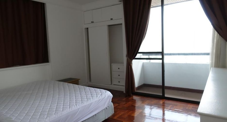 For rent 3 bedrooms apartment in Phaya Thai, Bangkok