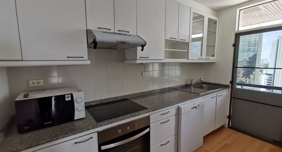 For rent 3 bedrooms apartment in Phaya Thai, Bangkok