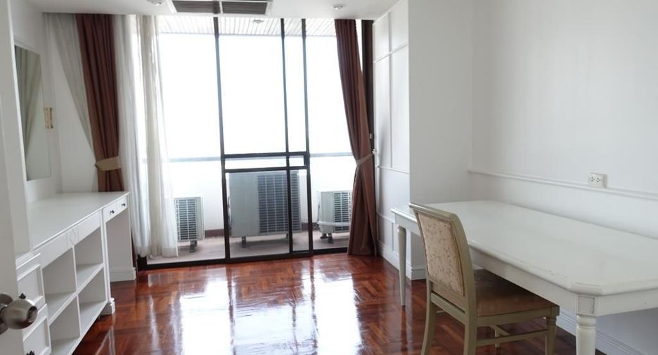 For rent 3 bedrooms apartment in Phaya Thai, Bangkok