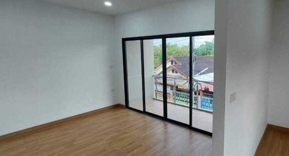 For sale 3 bedrooms townhouse in Mueang Nakhon Sawan, Nakhon Sawan