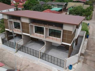 For sale 3 Beds townhouse in Mueang Nakhon Sawan, Nakhon Sawan