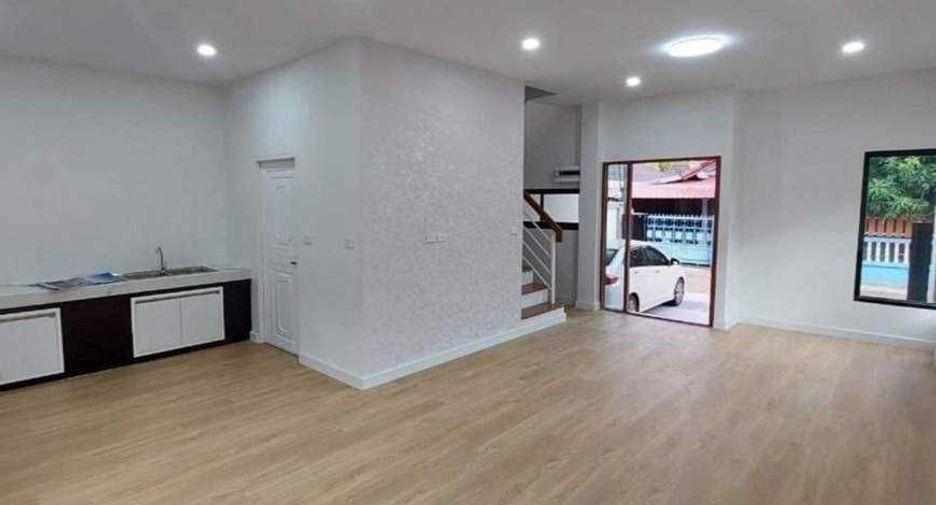 For sale 3 bedrooms townhouse in Mueang Nakhon Sawan, Nakhon Sawan
