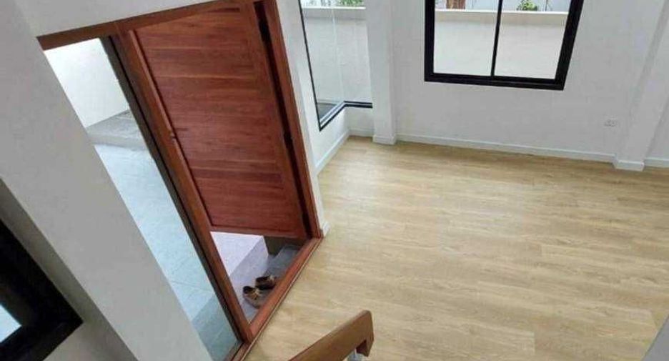 For sale 3 bedrooms townhouse in Mueang Nakhon Sawan, Nakhon Sawan