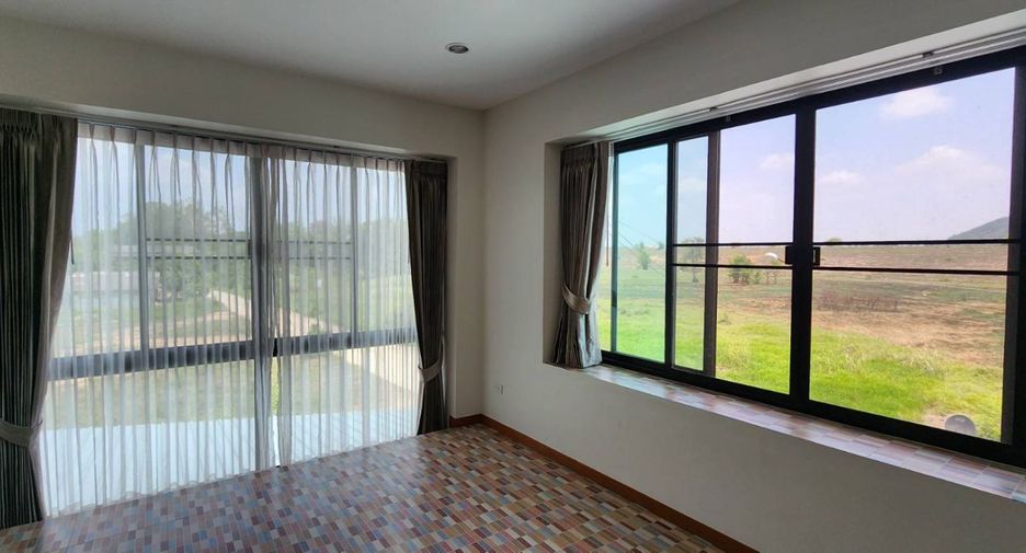 Casa en venta de 4 habitaciones en Bang Lamung, Chonburi