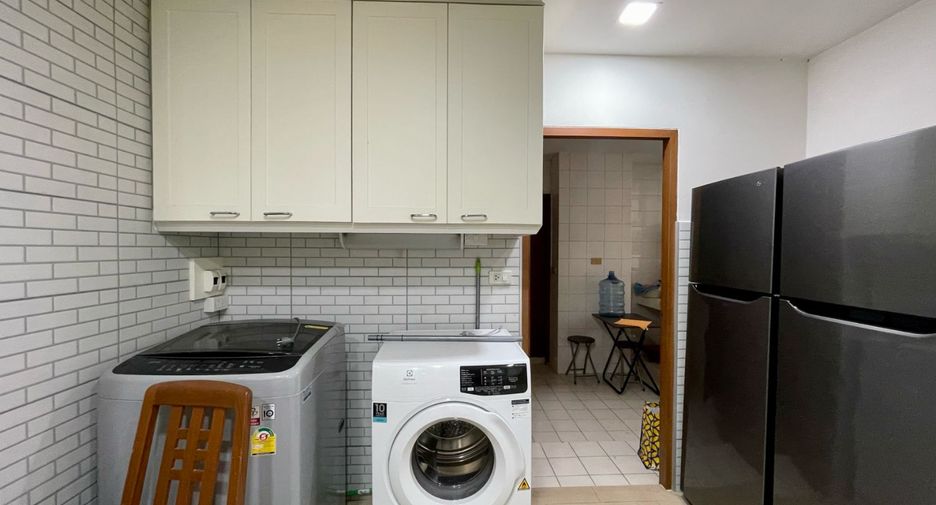 For rent 3 bedrooms condo in Khlong Toei, Bangkok