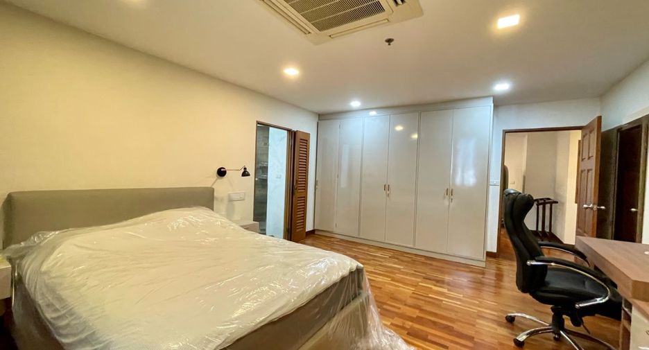 For rent 3 bedrooms condo in Khlong Toei, Bangkok