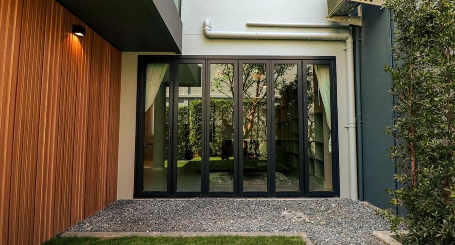 Haus zur Miete und zum Kauf mit 5 Zimmer in Saphan Sung, Bangkok