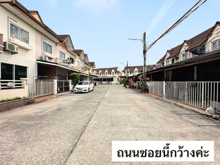 For sale 2 bedrooms townhouse in Si Racha, Chonburi