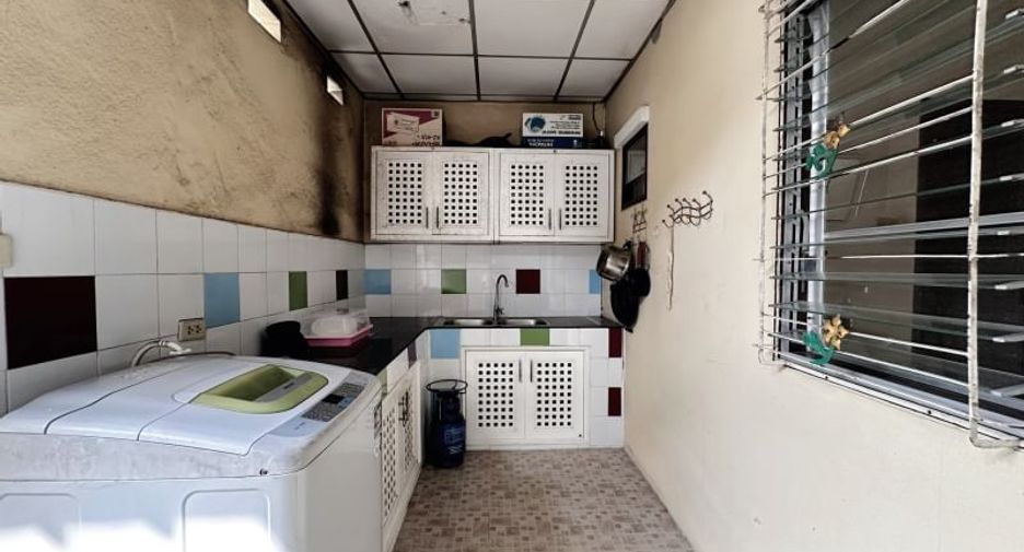 Reihenhaus zum Kauf mit 2 Zimmer in Si Racha, Chonburi
