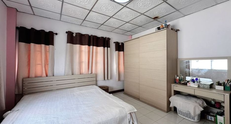 Reihenhaus zum Kauf mit 2 Zimmer in Si Racha, Chonburi