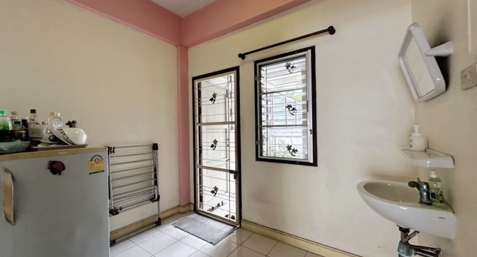 Reihenhaus zum Kauf mit 2 Zimmer in Si Racha, Chonburi