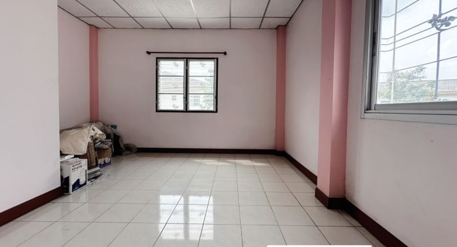 Reihenhaus zum Kauf mit 2 Zimmer in Si Racha, Chonburi