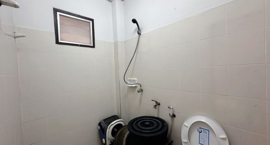 Reihenhaus zum Kauf mit 2 Zimmer in Si Racha, Chonburi