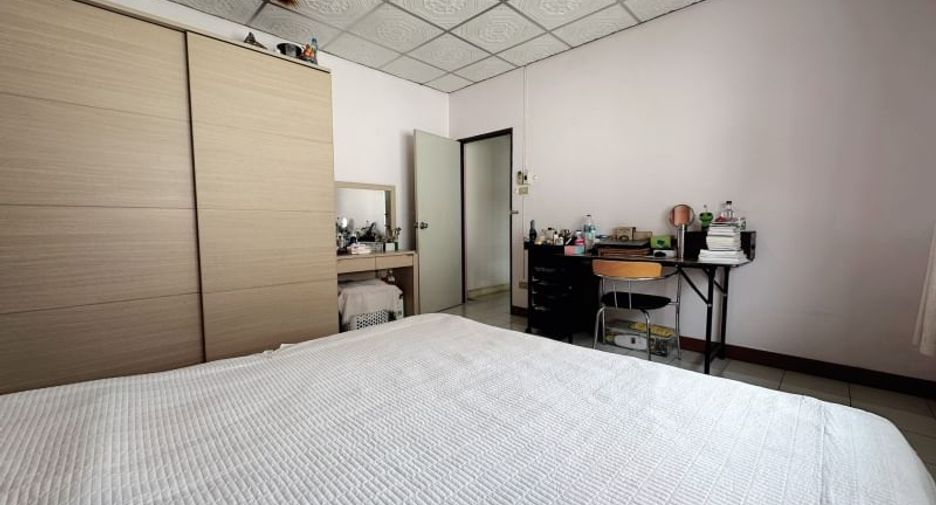 Reihenhaus zum Kauf mit 2 Zimmer in Si Racha, Chonburi
