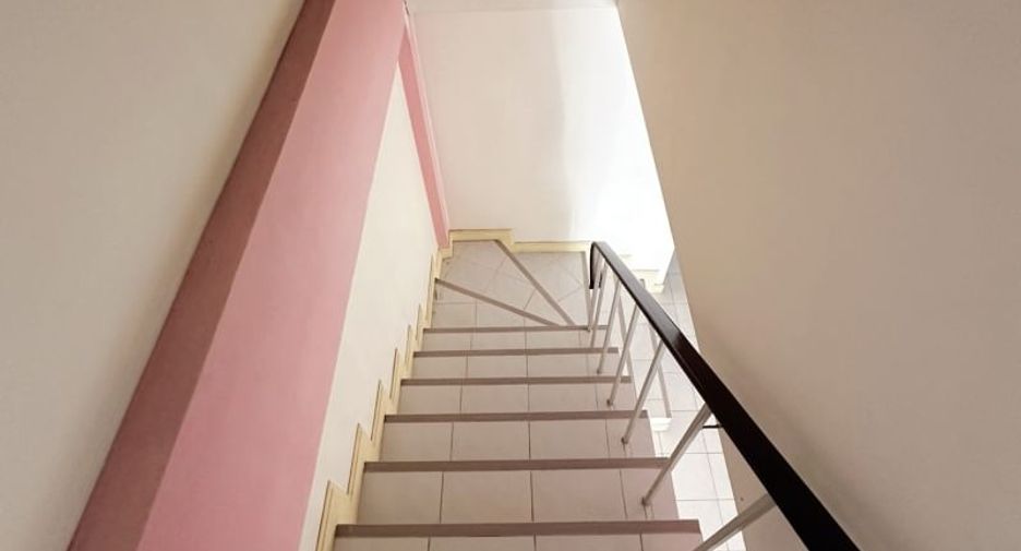 Reihenhaus zum Kauf mit 2 Zimmer in Si Racha, Chonburi