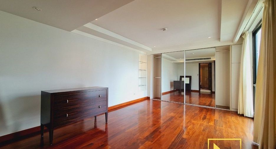 For rent 4 Beds condo in Pathum Wan, Bangkok