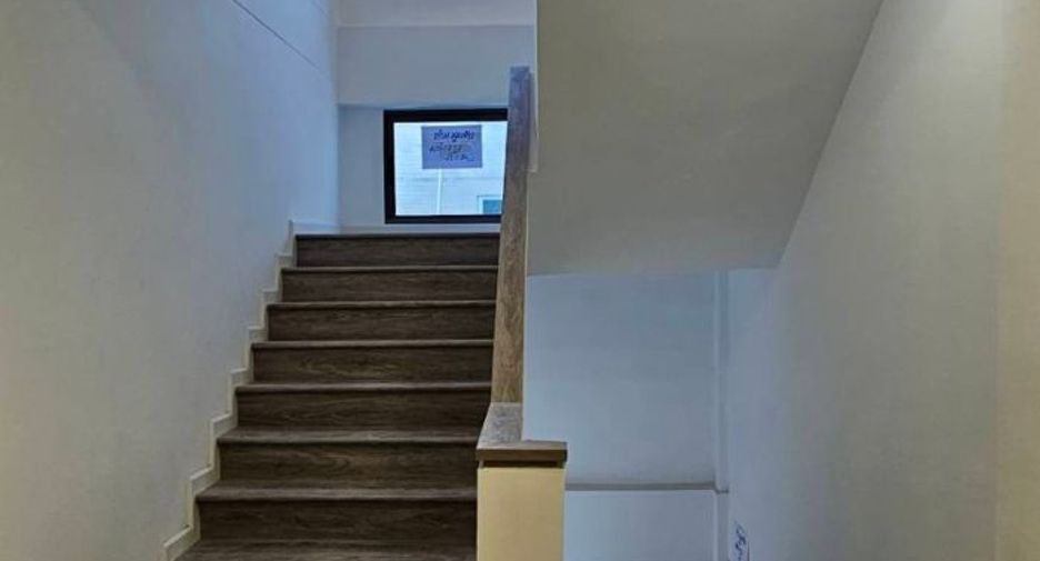 For sale 4 bedrooms house in Lat Phrao, Bangkok